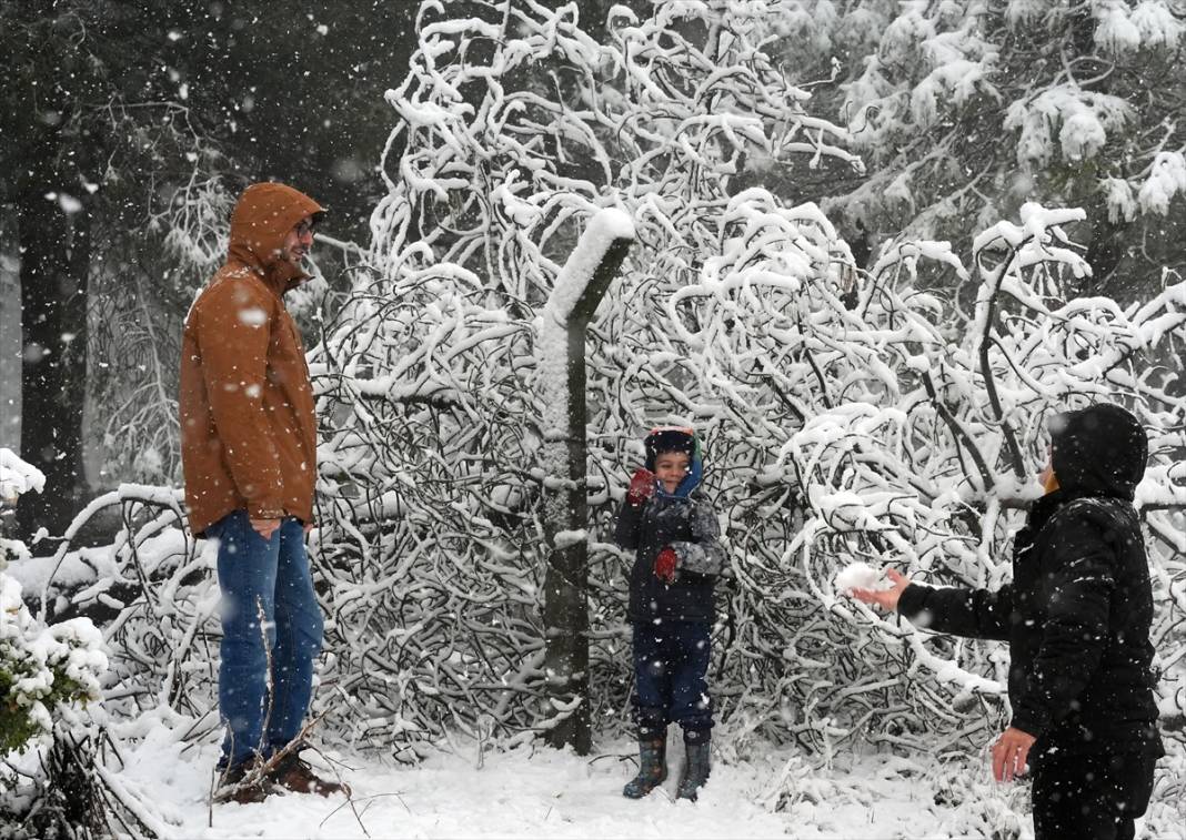 Beklenen kar yağışı başladı, trafik aksıyor 33